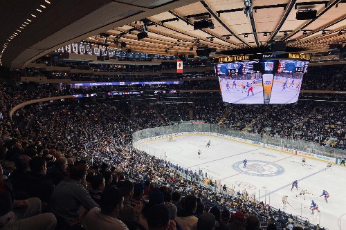 Image of an ice hockey game